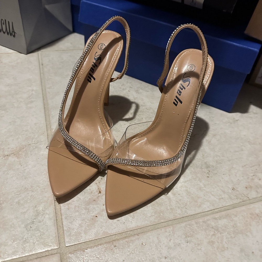 Heels - Picture 6 of 6